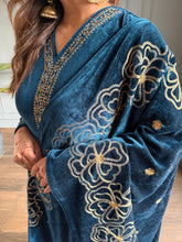 Velvet embroidery shawl suit (Neena)